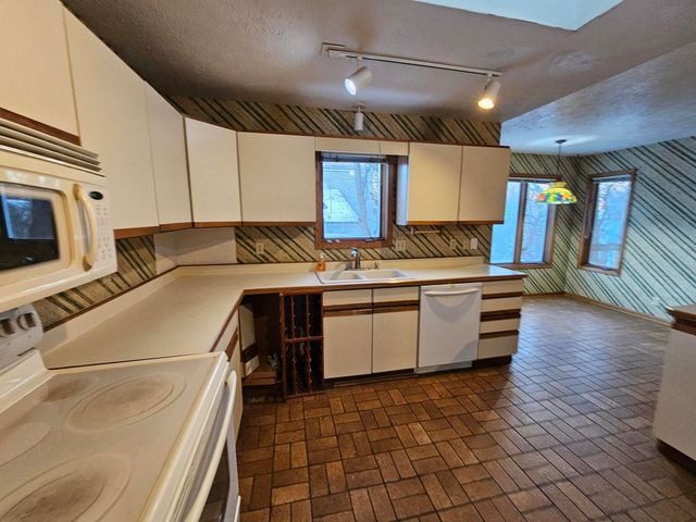 4106 Eaton Drive, Rockford, IL 61114