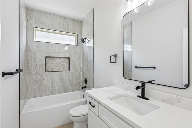 5627 Barkridge Drive, Granbury, TX 76048