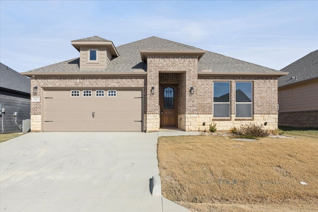 5627 Barkridge Drive, Granbury, TX 76048