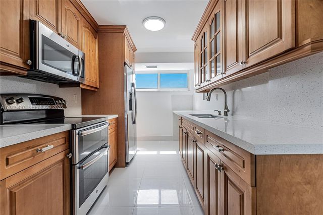 8340 Harding Ave 201, Miami Beach, FL 33141
