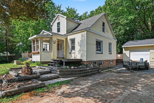 14525 Lakeshore Avenue, Grand Haven, MI 49417