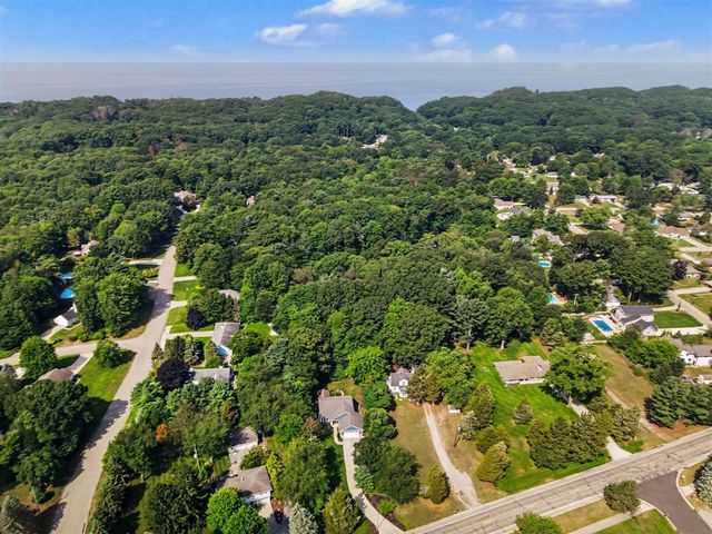 14525 Lakeshore Avenue, Grand Haven, MI 49417