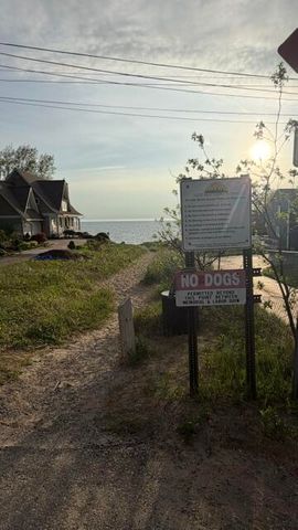 14525 Lakeshore Avenue, Grand Haven, MI 49417