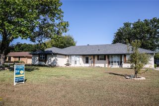 404 Meadow Creek Drive, Mansfield, TX 76063