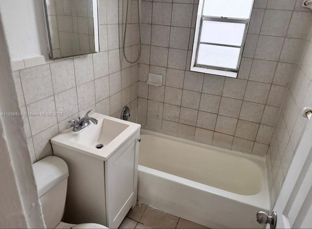 1601 NW 62nd St 19, Miami, FL 33147