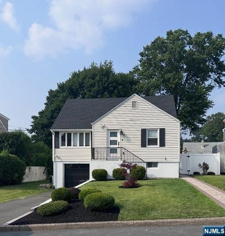 29 Grandview Drive, Woodland Park, NJ 07424