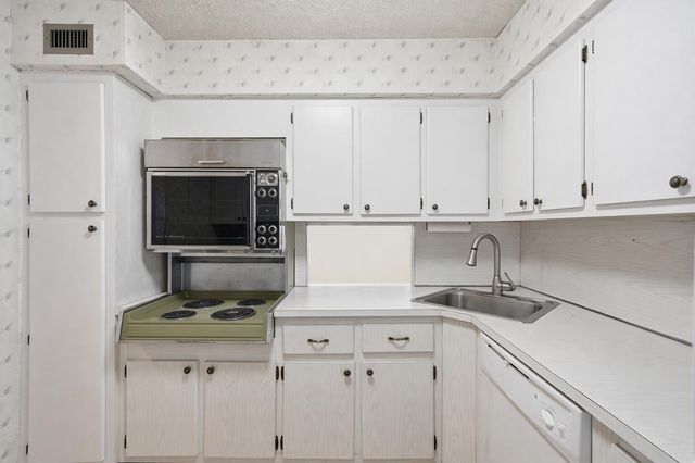 1400 S Ocean Drive 303, Hollywood, FL 33019