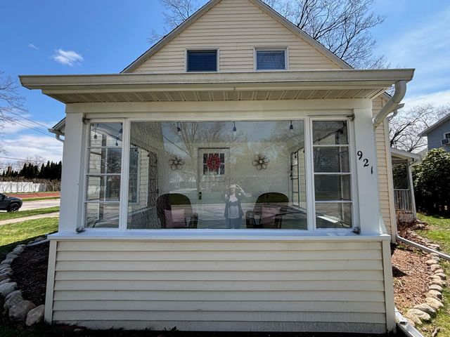 921 Moulton Avenue, North Muskegon City, MI 49445