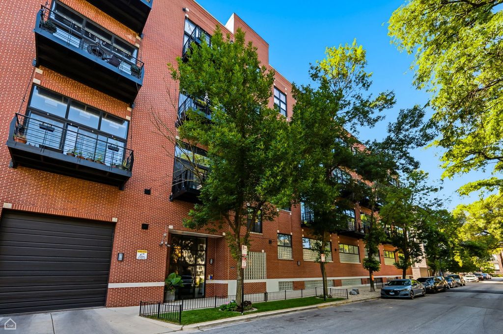 1934 N Washtenaw Avenue 207, Chicago, IL 60647 — exterior