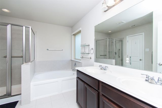 136 Mistflower LN, Kyle, TX 78640