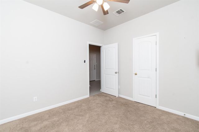 136 Mistflower LN, Kyle, TX 78640