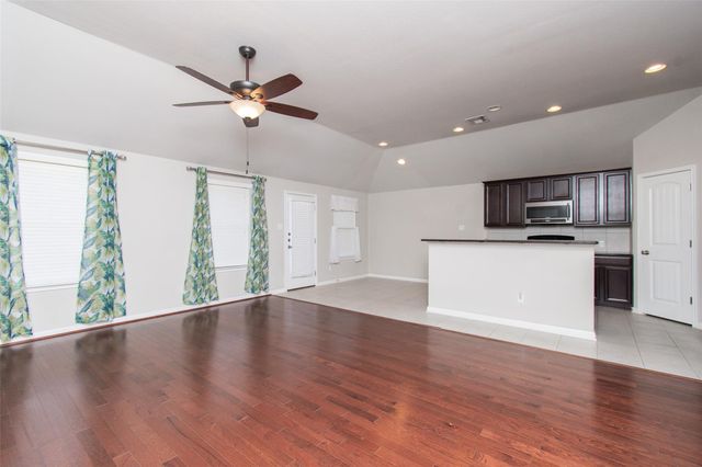 136 Mistflower LN, Kyle, TX 78640