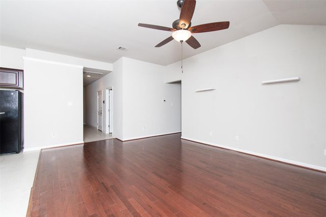 136 Mistflower LN, Kyle, TX 78640