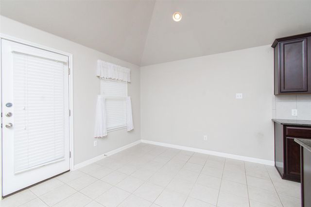 136 Mistflower LN, Kyle, TX 78640