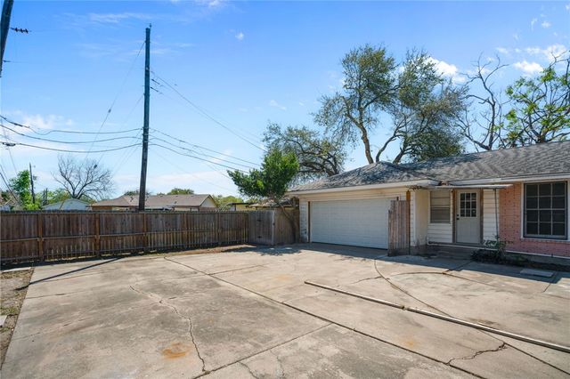 613 Hopper Dr, Corpus Christi, TX 78411