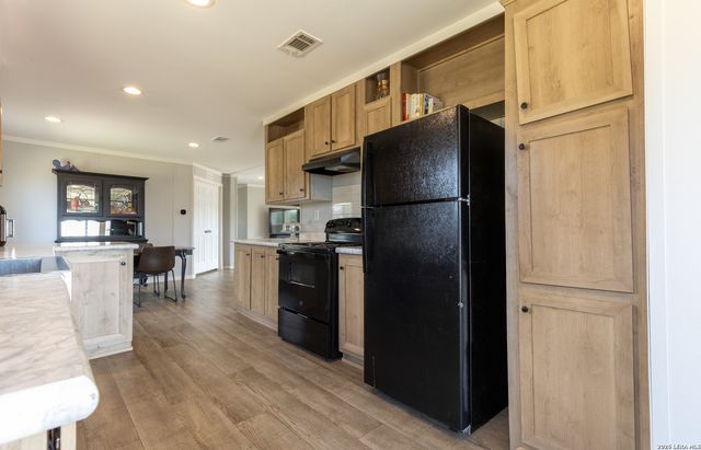 287 County Road 7712, Devine, TX 78016
