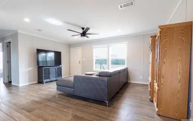 287 County Road 7712, Devine, TX 78016