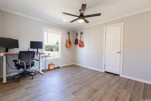 287 County Road 7712, Devine, TX 78016