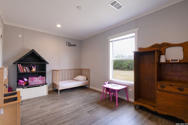 287 County Road 7712, Devine, TX 78016