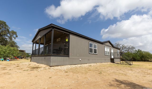 287 County Road 7712, Devine, TX 78016