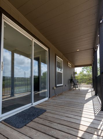 287 County Road 7712, Devine, TX 78016