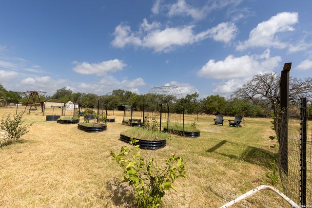 287 County Road 7712, Devine, TX 78016