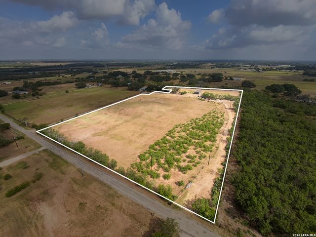 287 County Road 7712, Devine, TX 78016