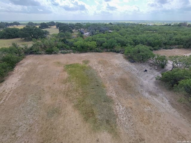 287 County Road 7712, Devine, TX 78016