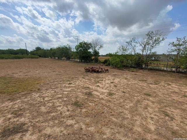287 County Road 7712, Devine, TX 78016