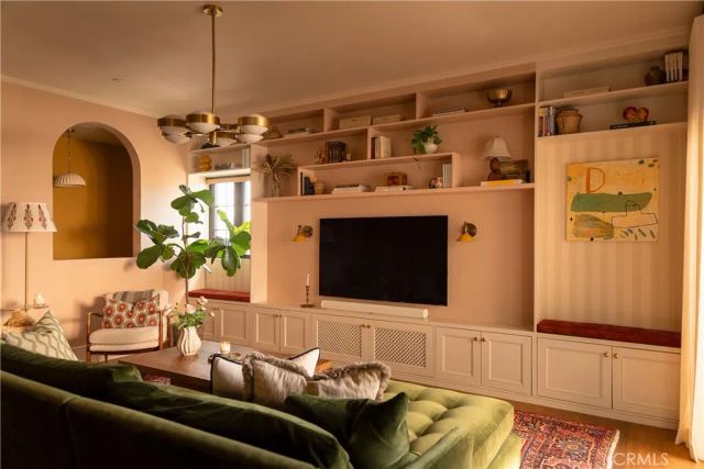 734 Parkman, Los Angeles, CA 90026