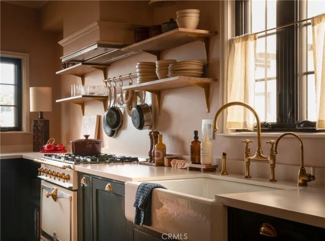 734 Parkman, Los Angeles, CA 90026