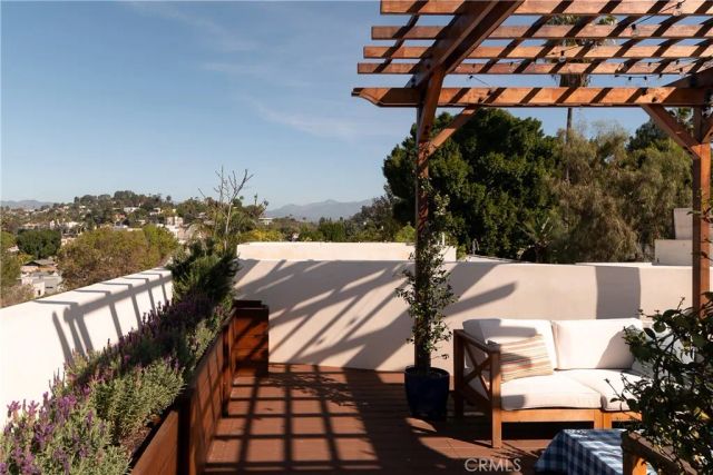 734 Parkman, Los Angeles, CA 90026