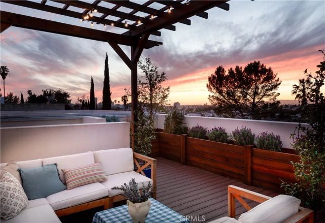 734 Parkman, Los Angeles, CA 90026