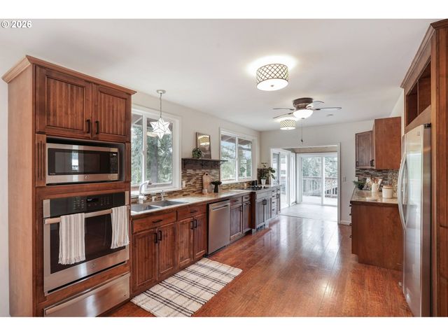 17901 S CANTER Ln, Oregon City, OR 97045