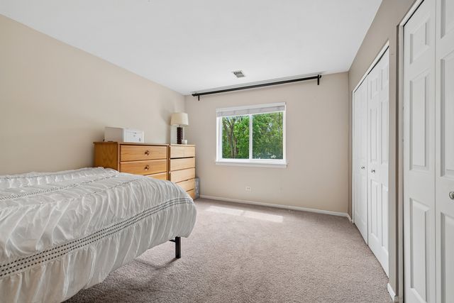 9352 Bay Colony Drive 1E, Des Plaines, IL 60016