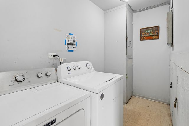 9352 Bay Colony Drive 1E, Des Plaines, IL 60016