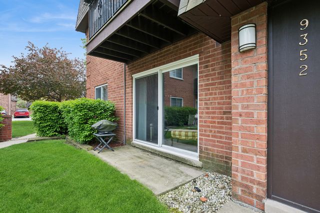 9352 Bay Colony Drive 1E, Des Plaines, IL 60016