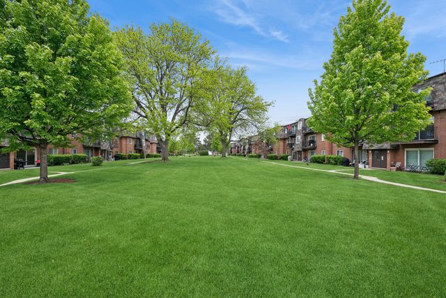 9352 Bay Colony Drive 1E, Des Plaines, IL 60016