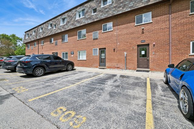 9352 Bay Colony Drive 1E, Des Plaines, IL 60016