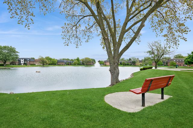 9352 Bay Colony Drive 1E, Des Plaines, IL 60016