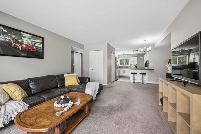 9352 Bay Colony Drive 1E, Des Plaines, IL 60016