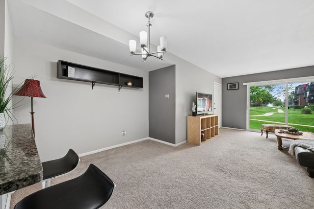 9352 Bay Colony Drive 1E, Des Plaines, IL 60016