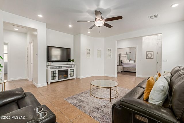 10440 S Painted Mare Drive, Vail, AZ 85641