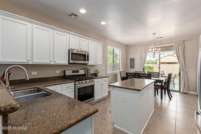 10440 S Painted Mare Drive, Vail, AZ 85641