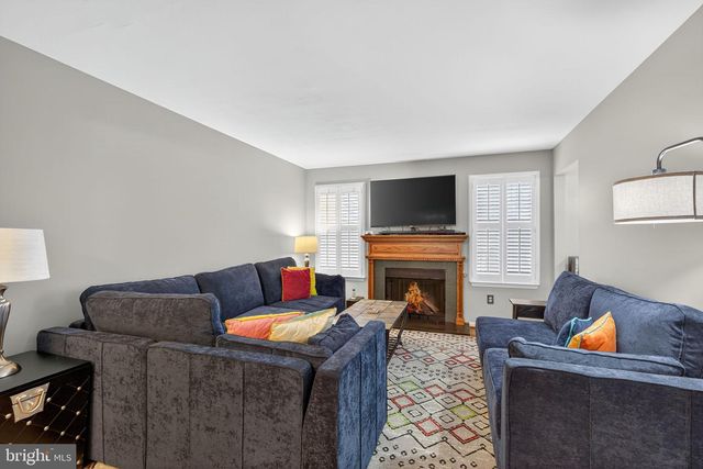 154 GALWAY CIR, Chalfont, PA 18914