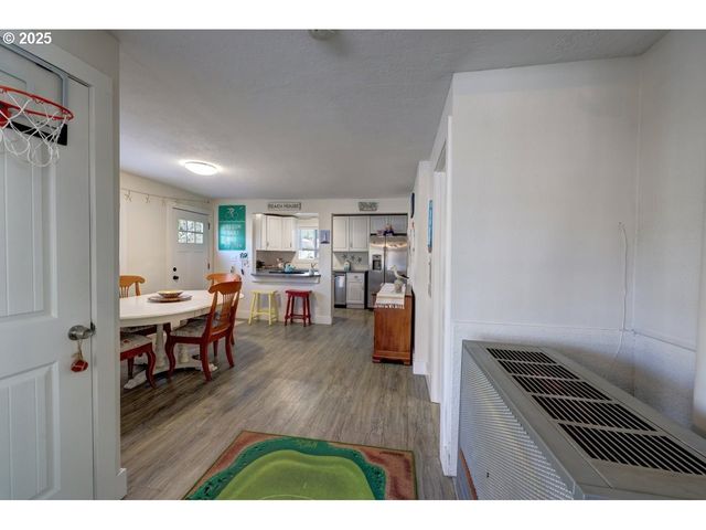 739 11TH Ave, Seaside, OR 97138