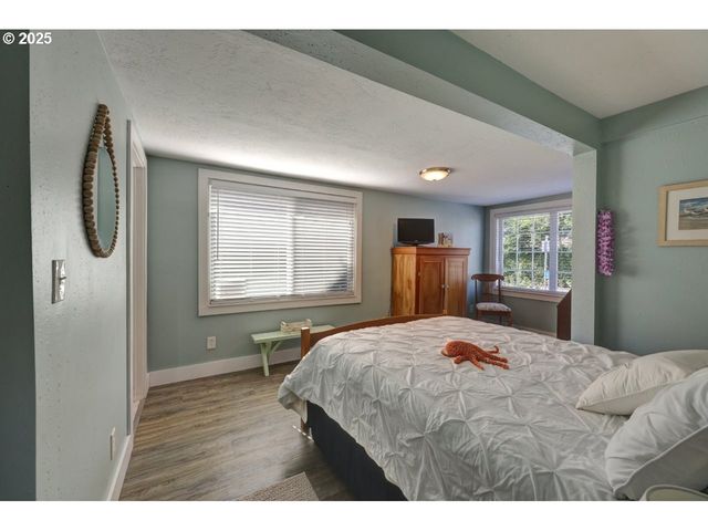 739 11TH Ave, Seaside, OR 97138