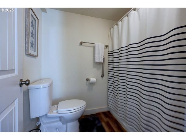 739 11TH Ave, Seaside, OR 97138