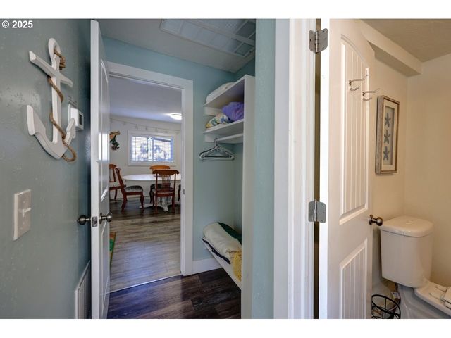 739 11TH Ave, Seaside, OR 97138