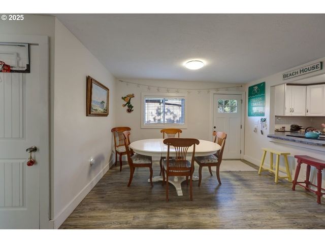 739 11TH Ave, Seaside, OR 97138